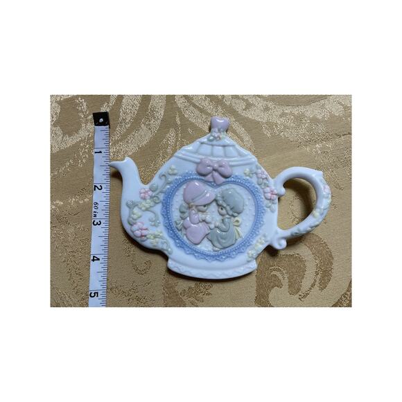 Vintage Precious Moments 1993 Girls Teapot Porcelain Spoon/Teabag Rest Tea Party - Picture 5 of 5